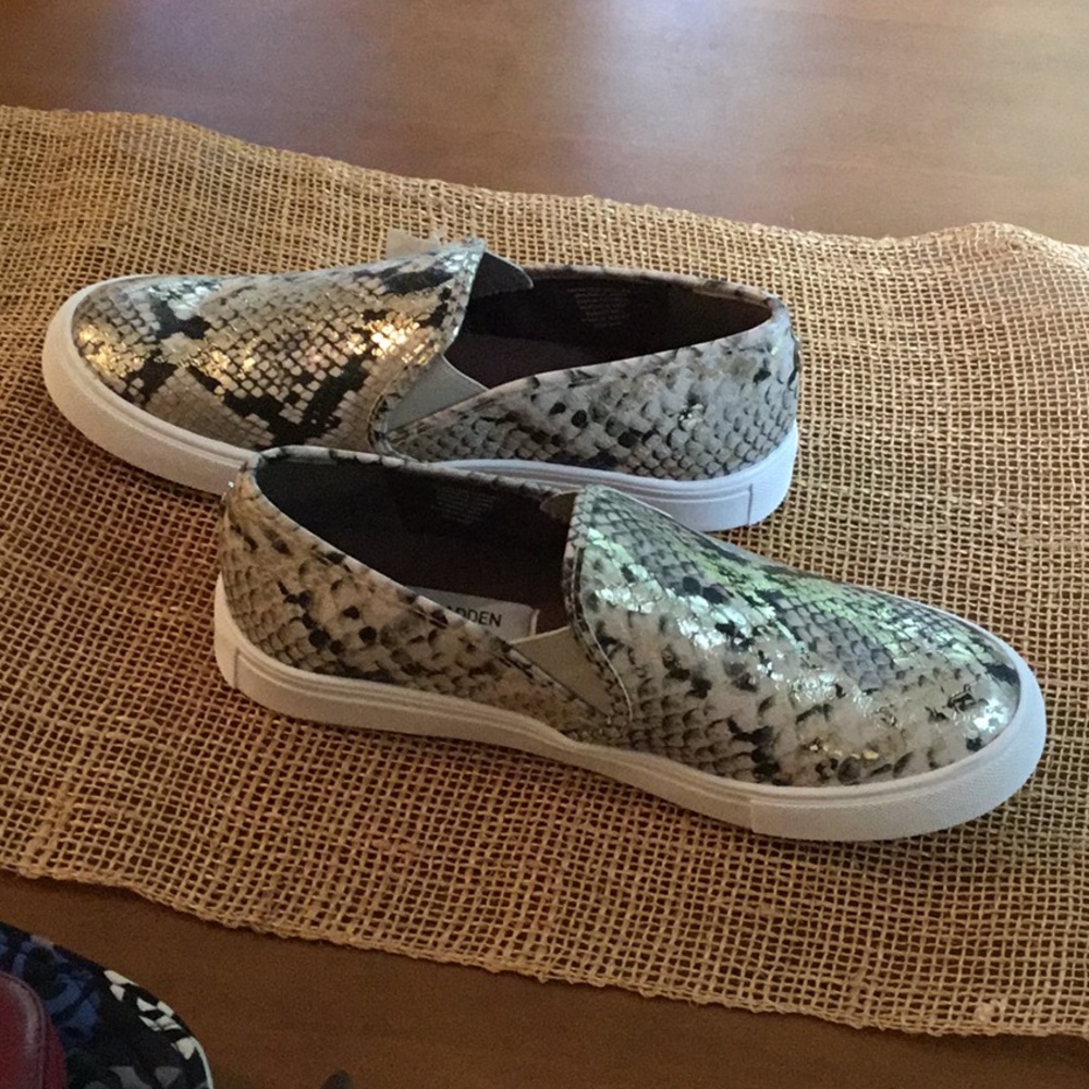 Steve Madden slip on shoes NWT